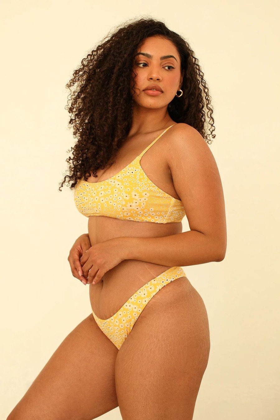 Swim Dippin' Daisy's The Full Scoop | Redondo Adjustable Strap Bikini Top Golden Ditsy